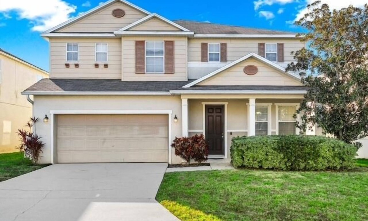 Legacy Park House | Spacious 5BR Home with Pool & Games Room, 14 Miles to Disney