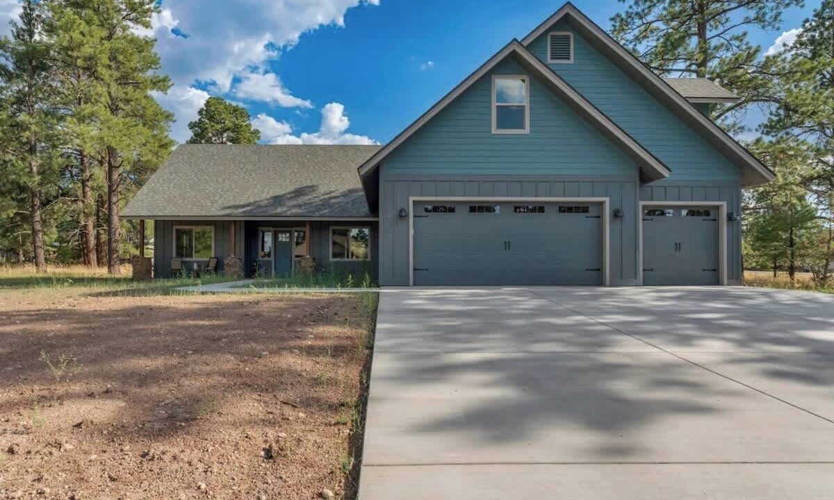 Williams House | Spacious 5BR Home with Studio & Hot Tub