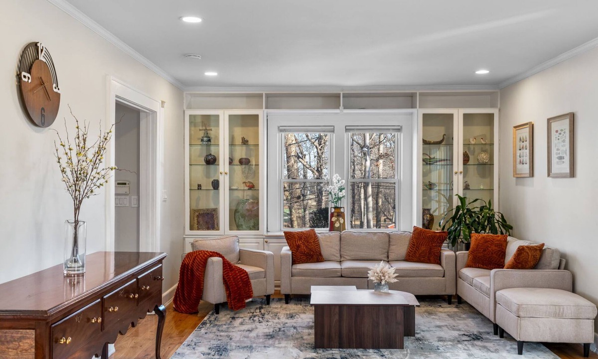 Teaneck House | Spacious 5BR w Parking, near NYC, MAJOR INTERNATIONAL SPORTING EVENT