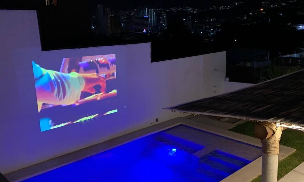Joyas De Brisamar House | Spacious 6-bedroom house with AC and WiFi in lovely Acapulco de Juárez