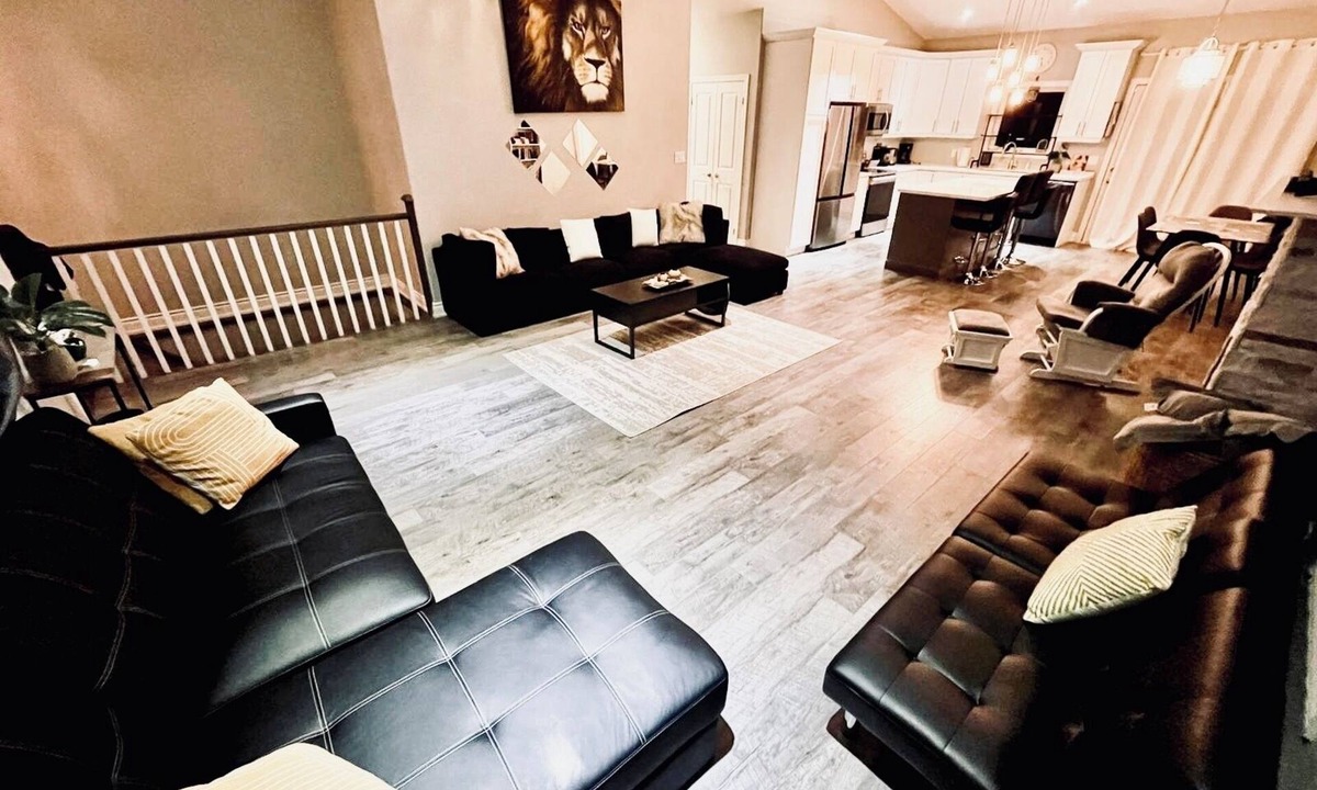 Port McNicoll House | Spacious 6-bdrm luxury, modern house with lake view in cottage country, Ontario