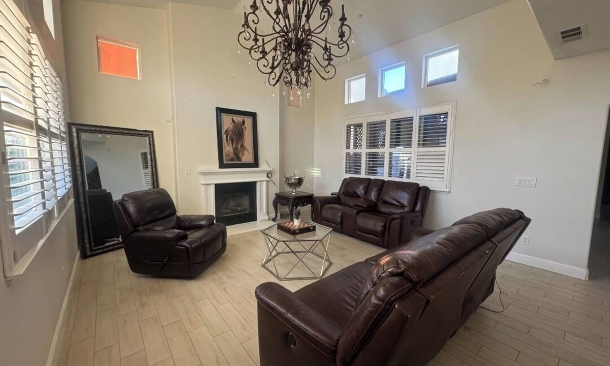 American Canyon House | Spacious 6-bedroom house in beautiful American Canyon with AC