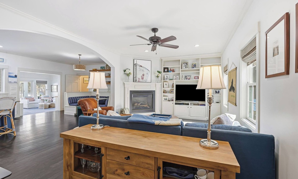 Vineyard Haven House | Spacious 6-bedroom house sleeps 12+ with pool, close to Tashmoo and pet friendly