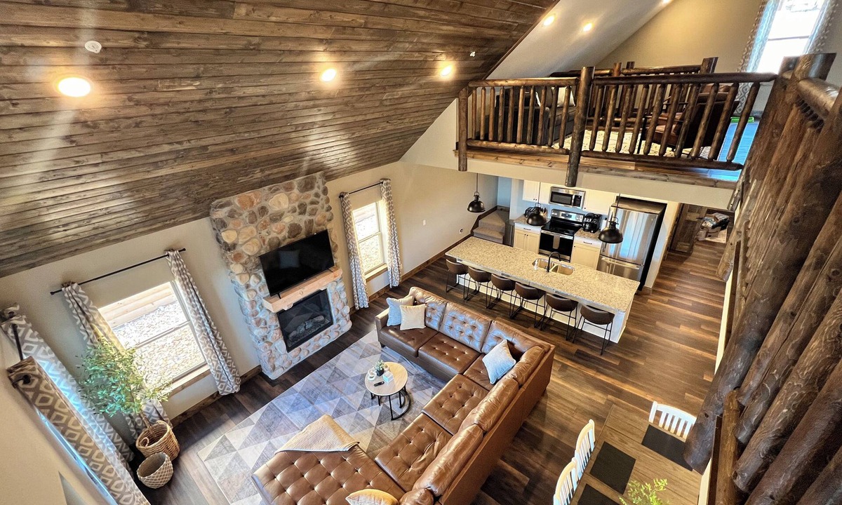 Table Rock Cabin | Spacious 6-bedroom lodge with stunning lake views of Table Rock Lake in Branson!