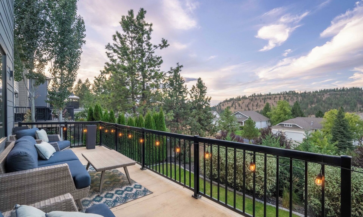 Latah Valley House | Spacious 6-bedroom, Views, King Beds, Hot Tub, Game Room near downtown Spokane