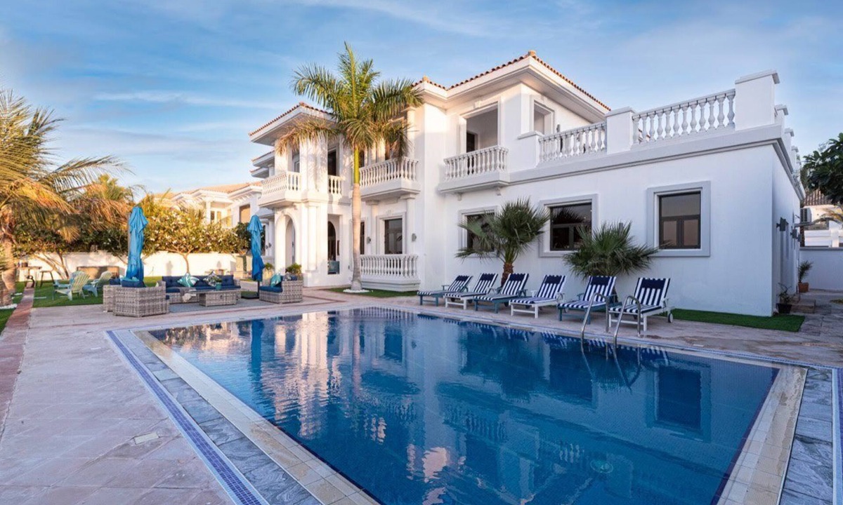 Palm Jumeirah Villa | Spacious 6-bedroom villa in welcoming Dubai