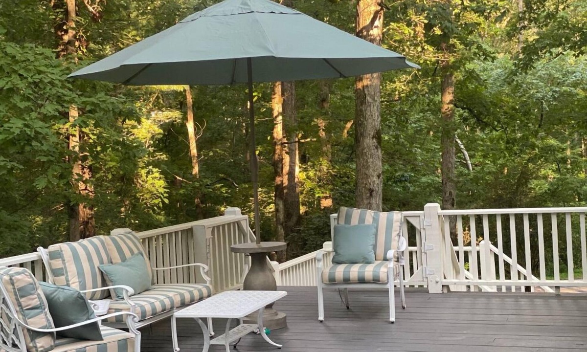 Saint Andrews House | Spacious 6-BR, On-Campus Home in Sewanee w/Lovely Porch, Outdoor Fireplace & TV