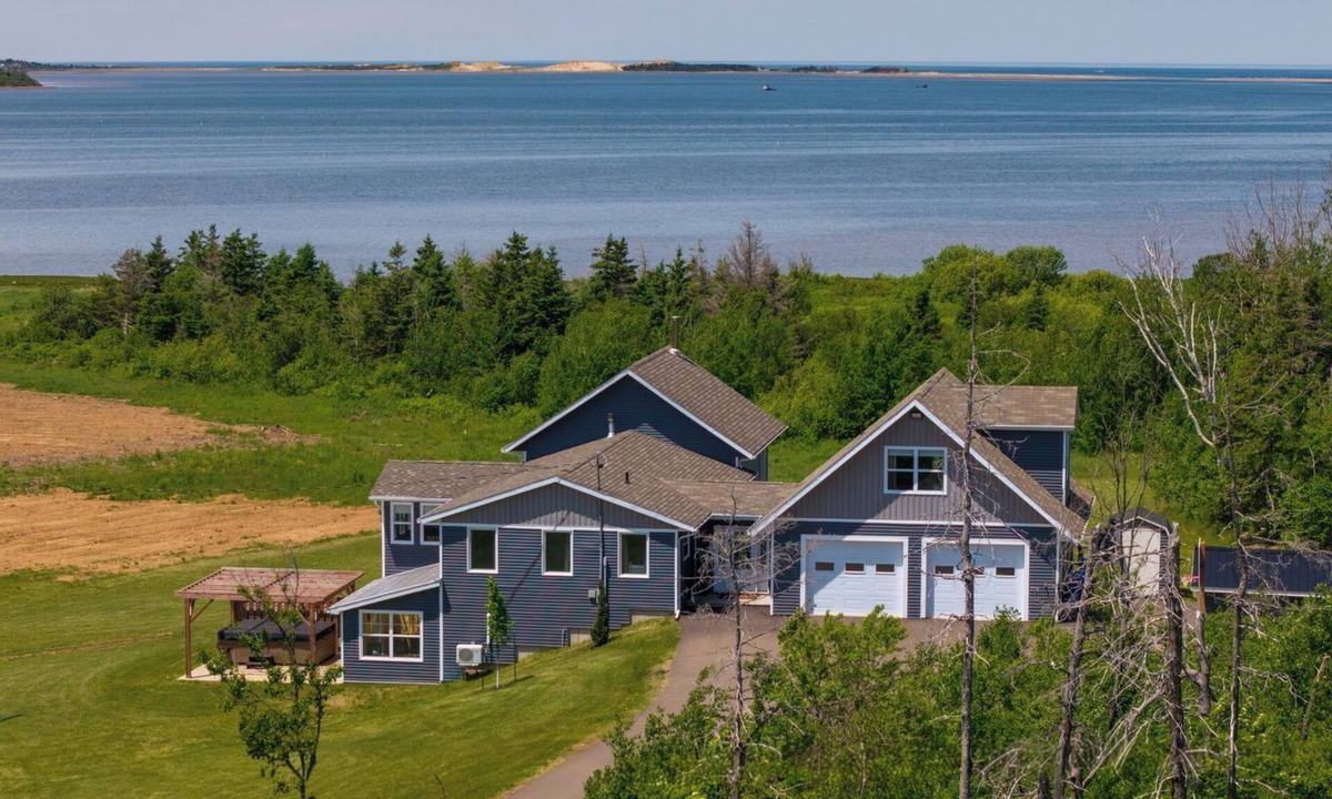 Blooming Point House | Spacious 6 BR Water view home - Sleeps 11 - Private - Near beach