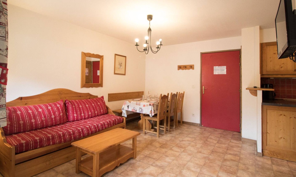 Val Cenis Apartment | Spacious 6-person apartment on slopes with wifi and parking