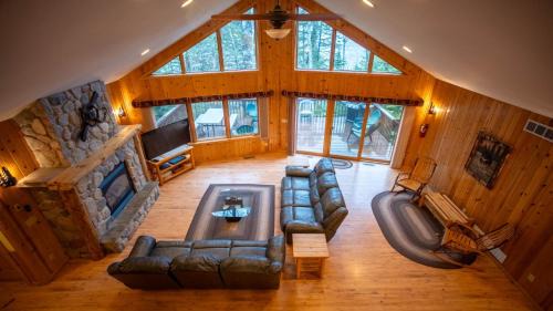 Babbitt House | Spacious 6Bedroom Cabin Style Home - Sleeps 18 - Near Birch Lake - Timber Bay - Parking - CB13