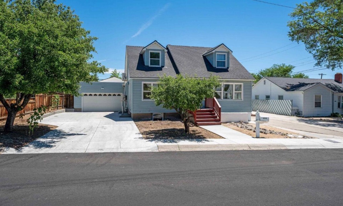 West University House | Spacious 6BR, 5BA House Near UNR & Downtown Reno