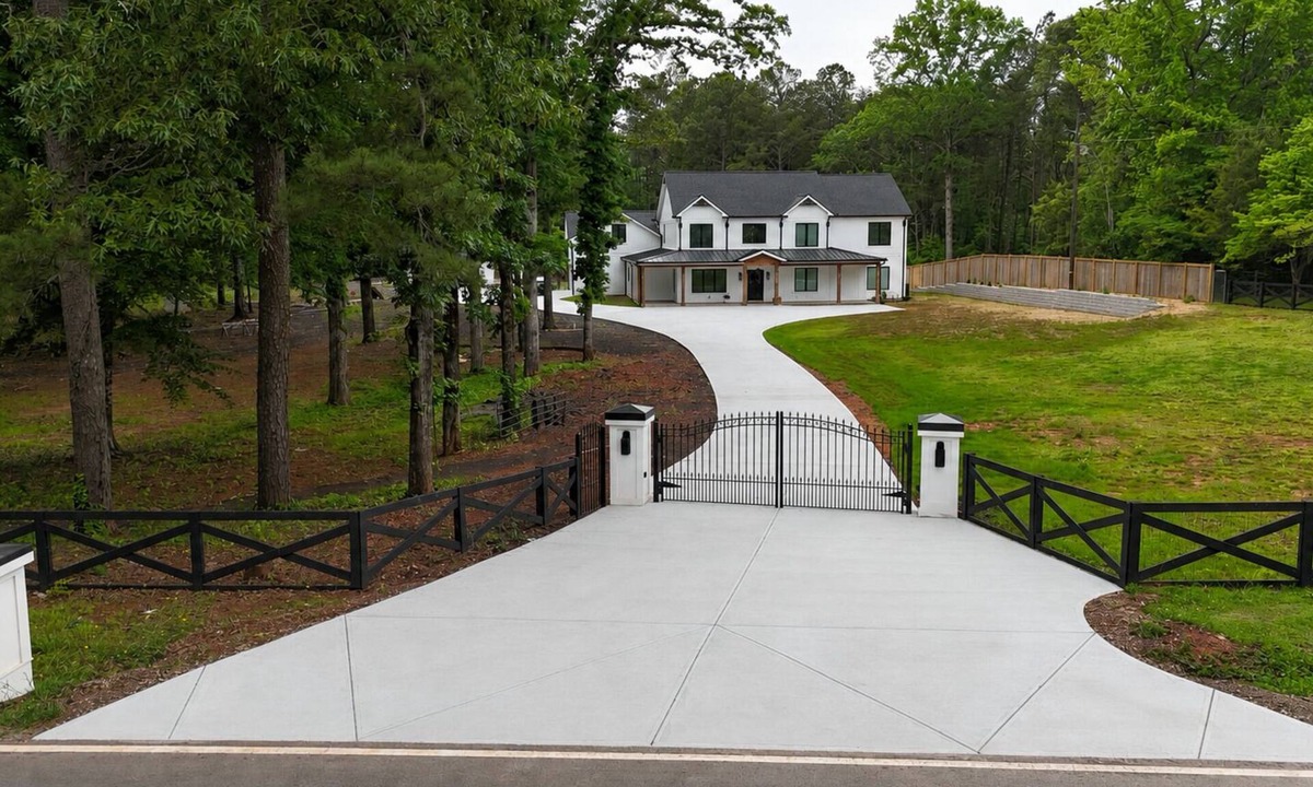 Fairburn House | Spacious 6BR Fairburn Home, 15 Min to ATL & 30 Min to Mercedes-Benz Stadium