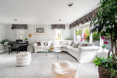 Randolph House | Spacious 6BR Randolph Retreat - Pet-Friendly & Near I-93 & Route 24 Access 35