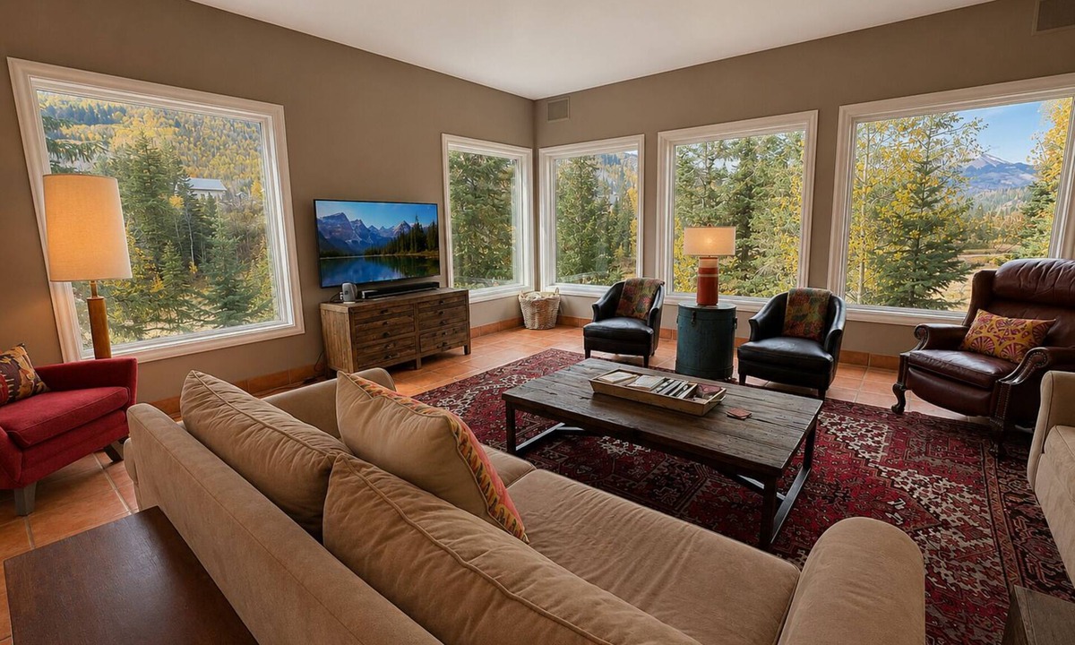 Columbine Lake House | Spacious 7BR Lakeside Ski Lodge, Hot Tub, Game Room