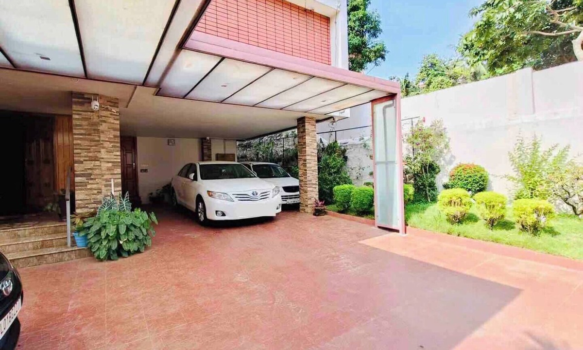 University of Kerala Senate House Campus Apartment | Spacious AC Bedroom with Attached Bathroom, in the Heart of Trivandrum