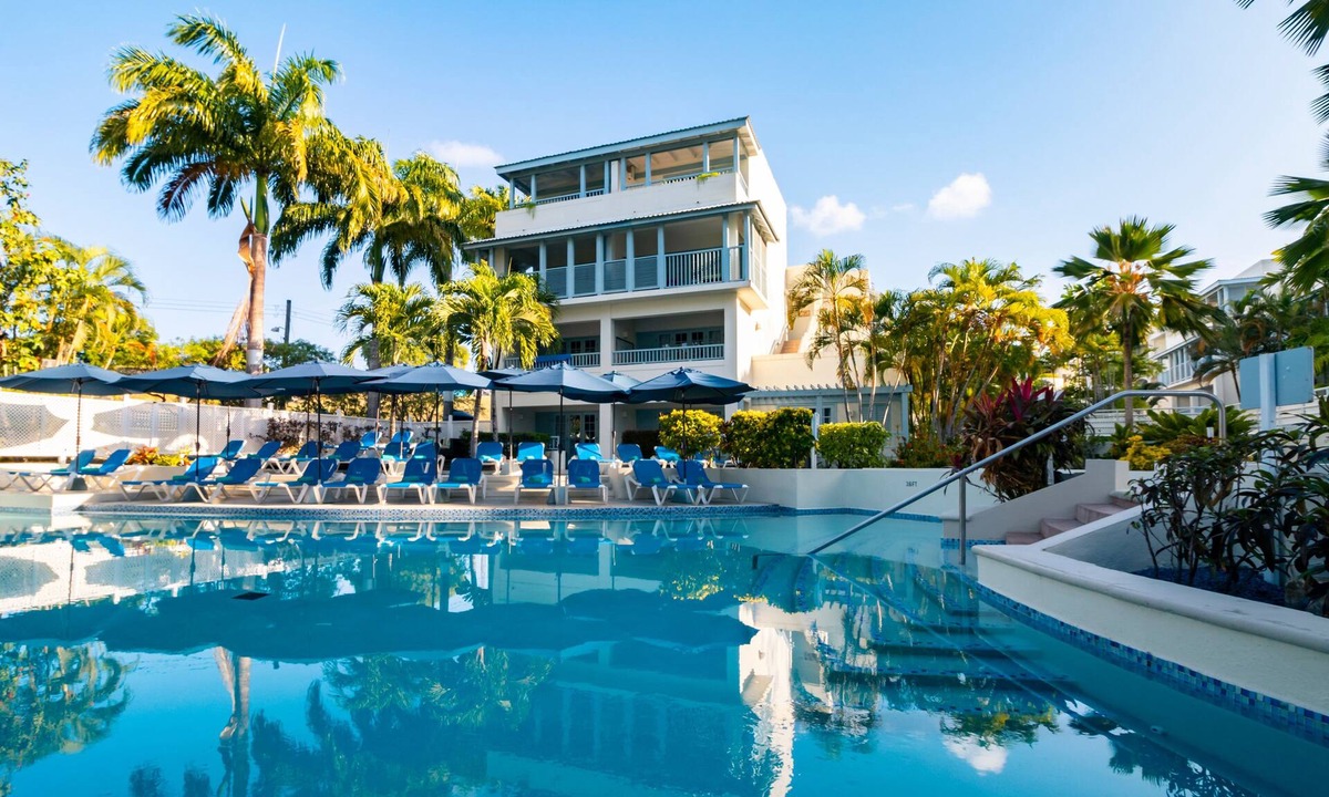 Hastings Hotel | Spacious Accommodation w/Pool View! Outdoor Pool & FREE Parking