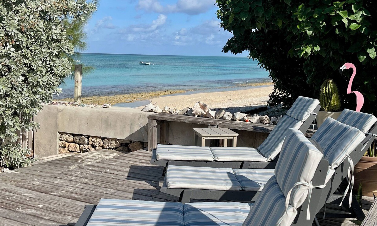 Cockburn Town House | Spacious Airy Beachfront House on Grand Turk