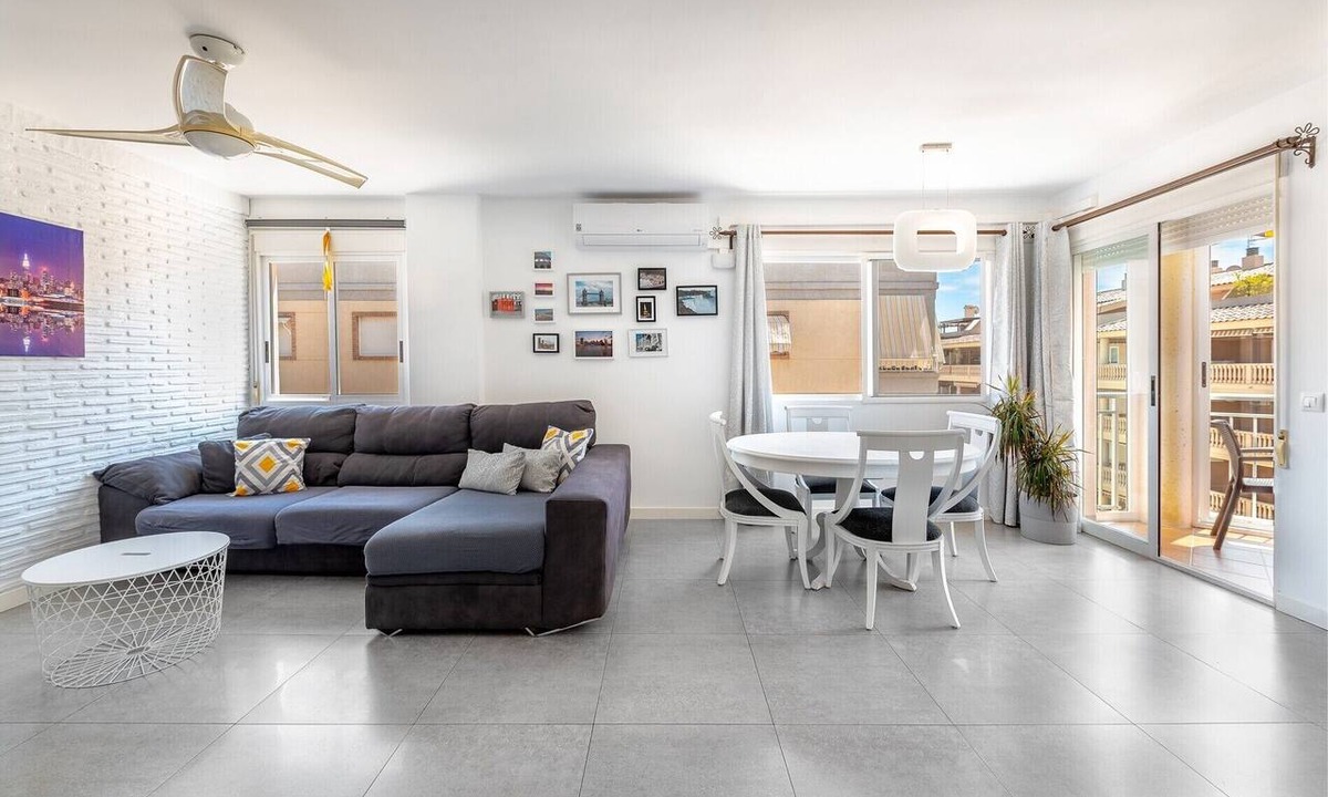 Canet de Berenguer Apartment | Spacious 'Amplio Canet' Apartment with Shared Pool, Wi-Fi, and Air Conditioning