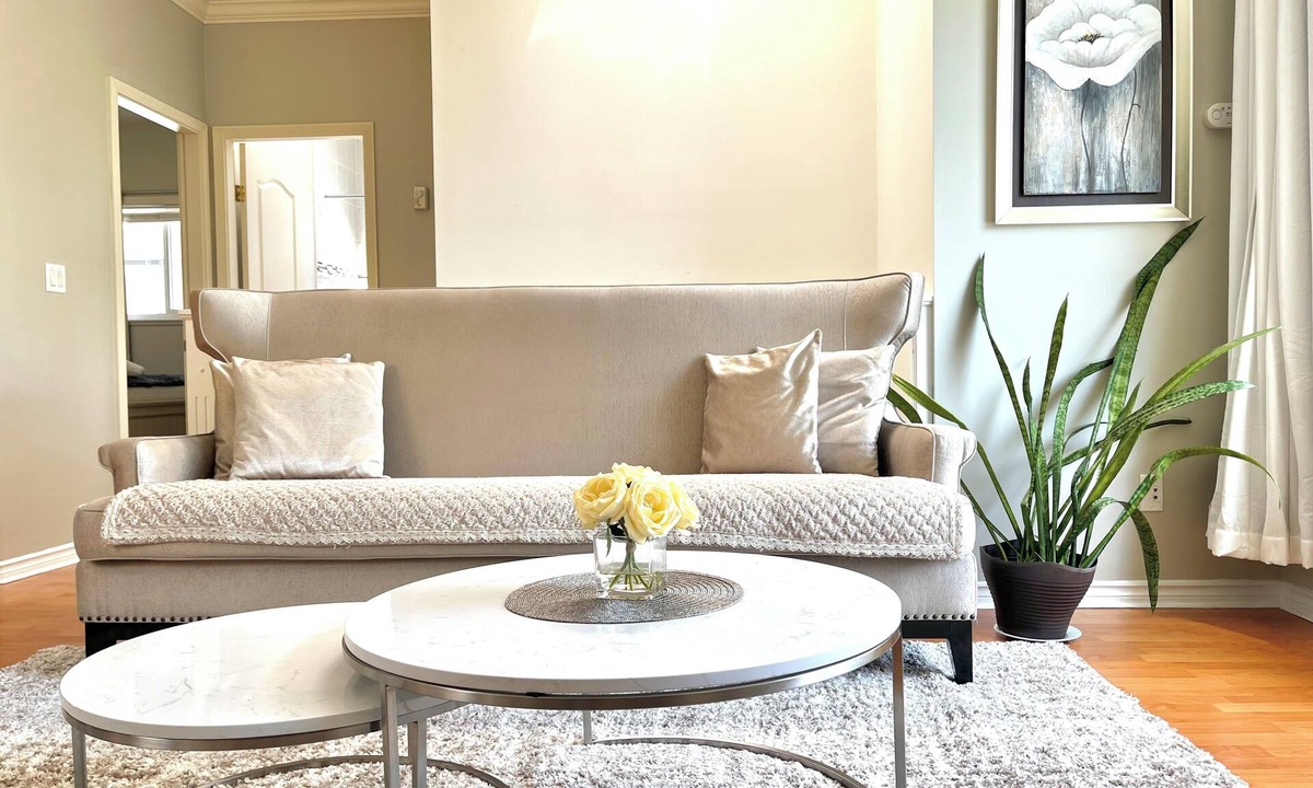 Marpole House | Spacious and Bright Unit in Central Vancouver Close to Downtown and YVR