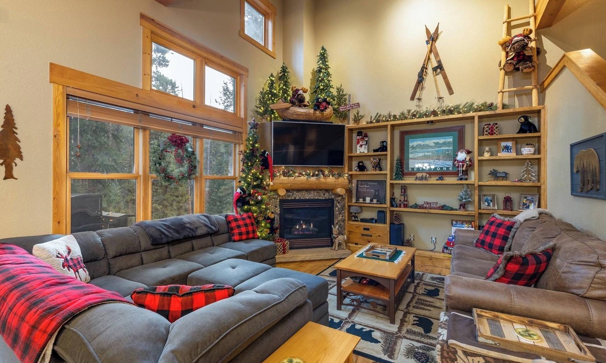 Keystone House | Spacious and Bright Keystone Townhome
