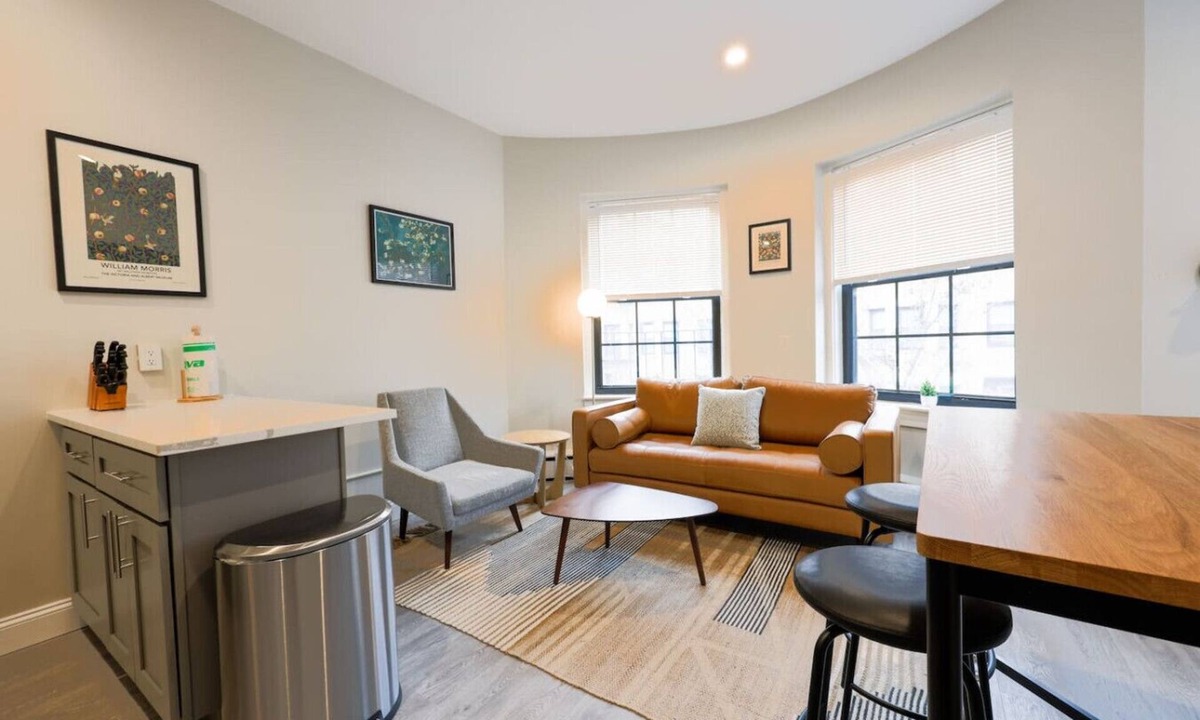 Prudential - St. Botolph Apartment | Spacious and Bright Studio