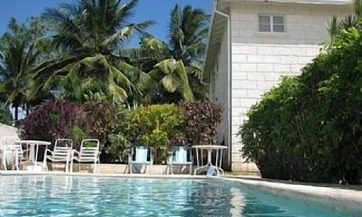Holder's Hill Villa | Spacious and comfortable Villa with pool in Upmarket Area of Holders, St James.