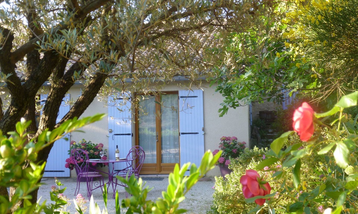 Suzette House | Spacious and comfortable gite for 3 people, nice outdoor space