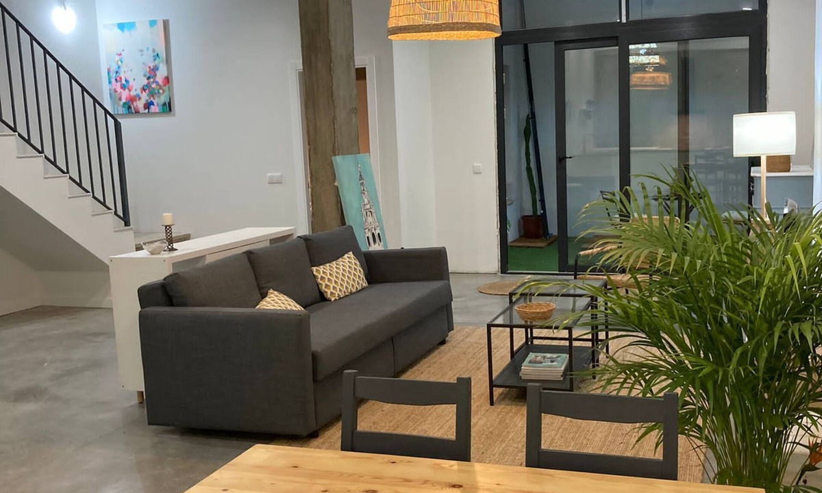 Tiro de Linea-Santa Genoveva Apartment | Spacious and cozy apartment with courtyard near Plaza de España