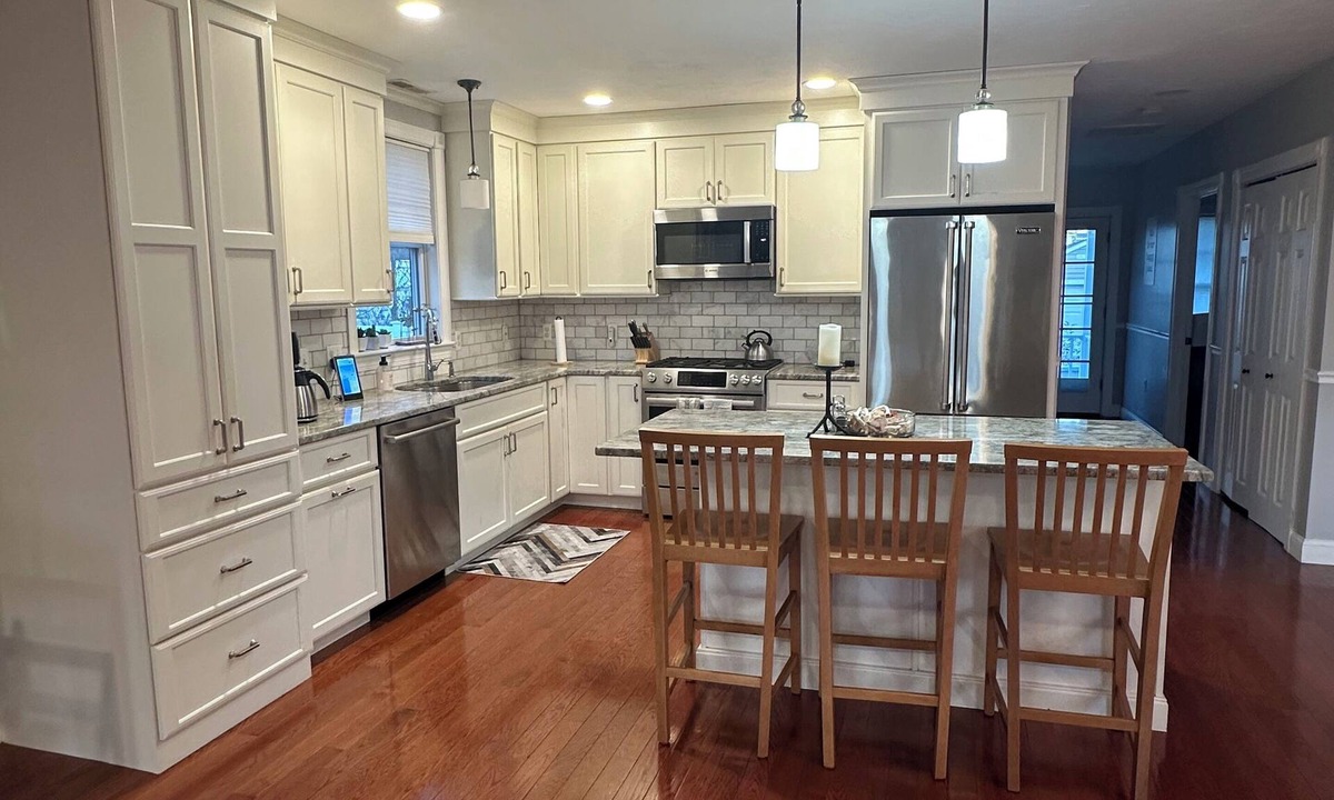 Salisbury House | Spacious and Homey 6-Bed Beach House in Salisbury