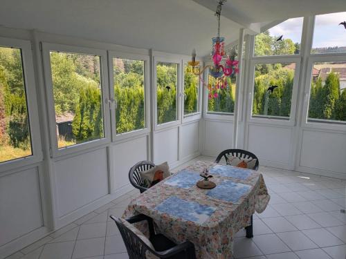 Zusch Apartment | Spacious and Luminous 3 Bedroom Apartment in a Bungalow