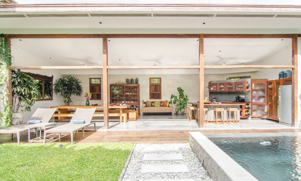 Batubelig Villa | Spacious and Modern 3BR Villa Walk to Batu Beliq Beach