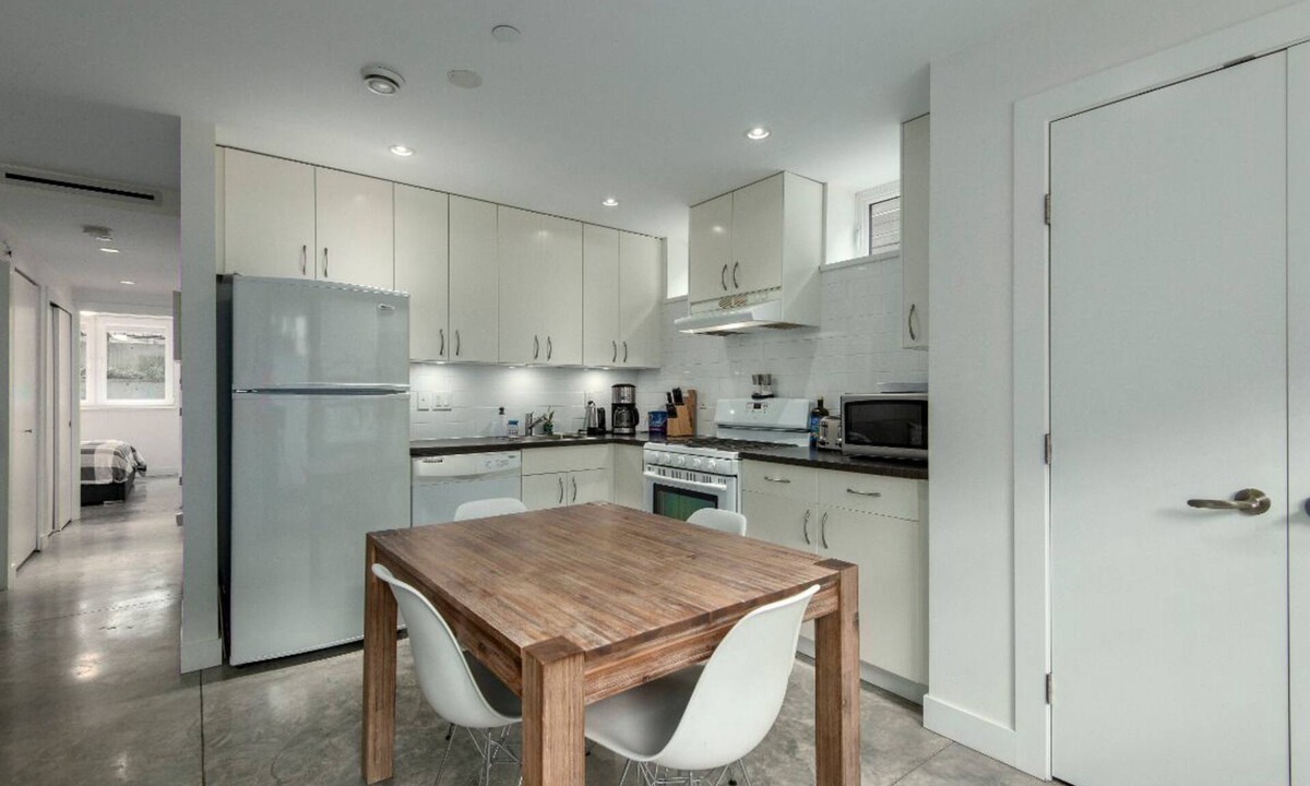West Point Grey Apartment | Spacious and modern apartment near UBC
