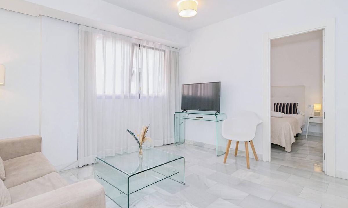 Centro - Sagrario Apartment | Spacious and modern Apartment with free parking in the heart of Granada 4