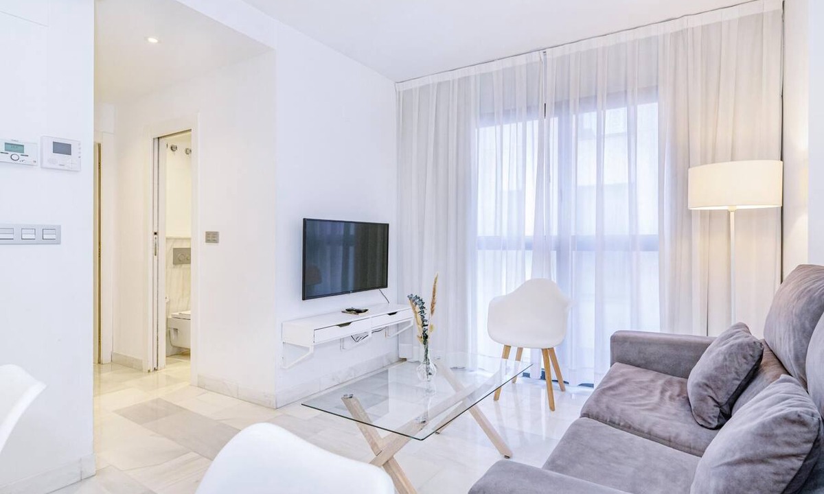Centro - Sagrario Apartment | Spacious and modern Apartment with free parking in the heart of Granada 7