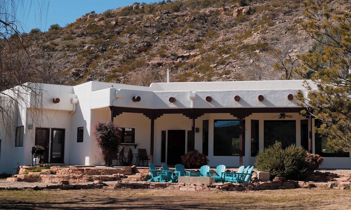 Cornville House | Spacious and modern comforts on a southwest ranch