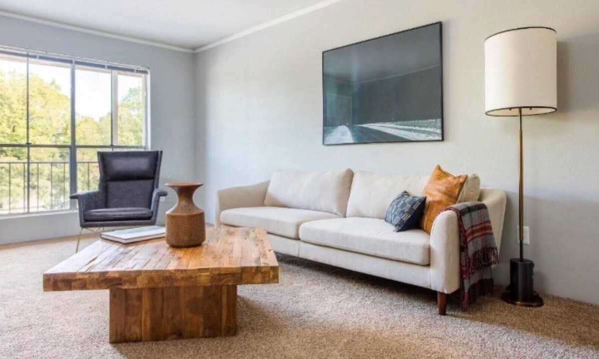 The Galleria Apartment | Spacious and Modern Hotel Suites with Heated Pool, Gym and Hot Tub!