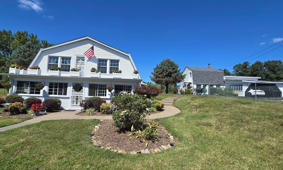 Brooks House | Spacious and peaceful sanctuary, only minutes to city!