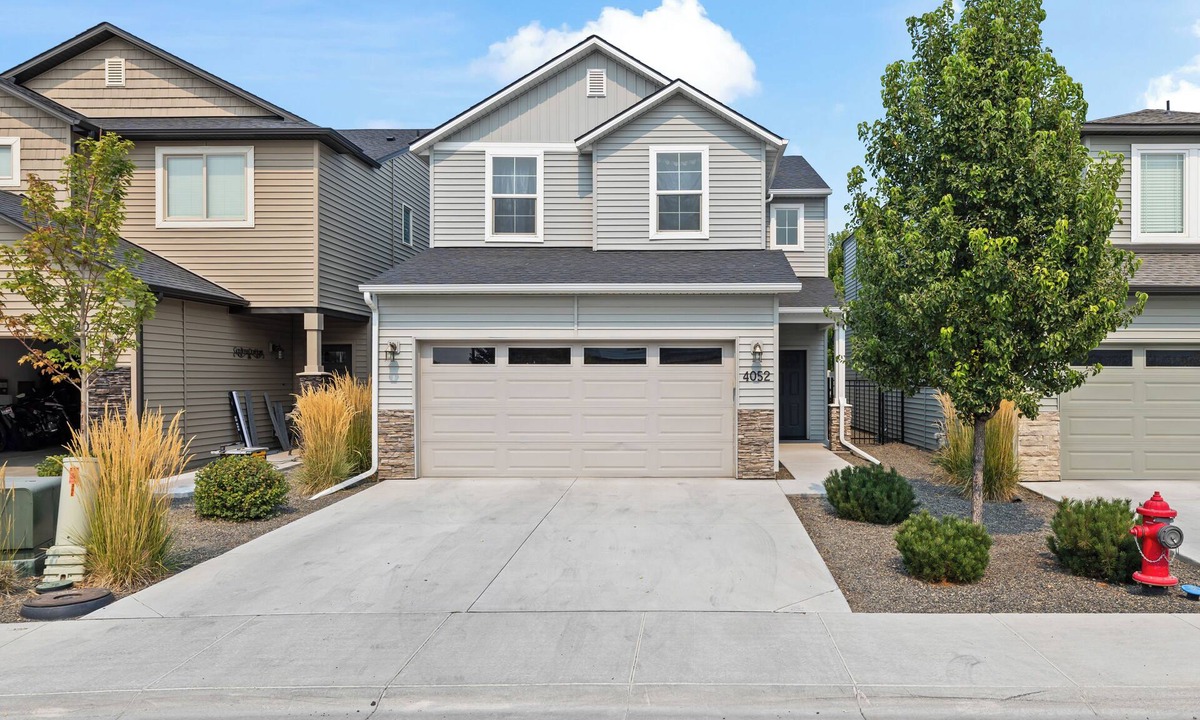 Meridian House | Spacious and Peaceful 4BR/2.5 House with Modern Comforts and Private Yard