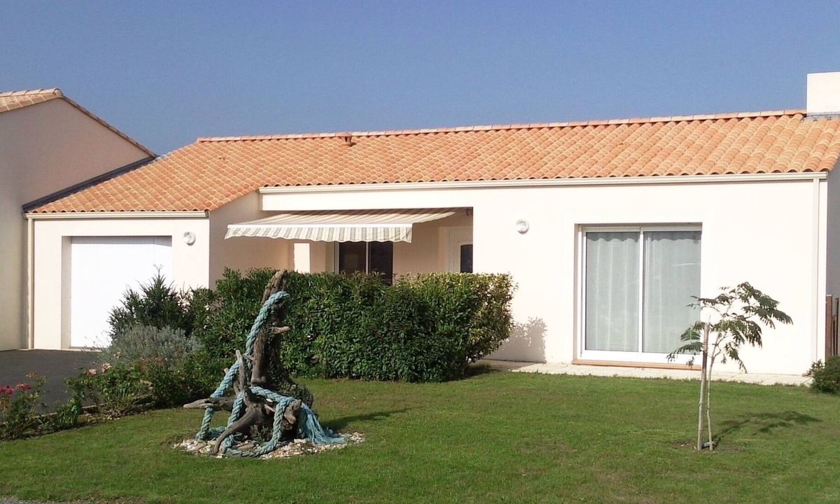 Givrand House | Spacious and recent house, classified 3 stars , close to the sea, calm.