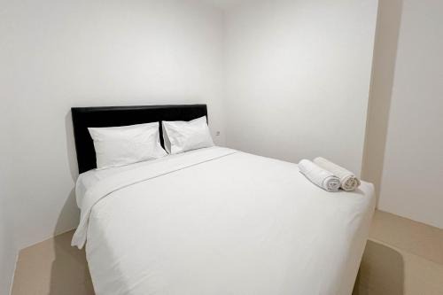 Surabaya Apartment | Spacious and Restfull 3BR at Bale Hinggil Apartment By Travelio