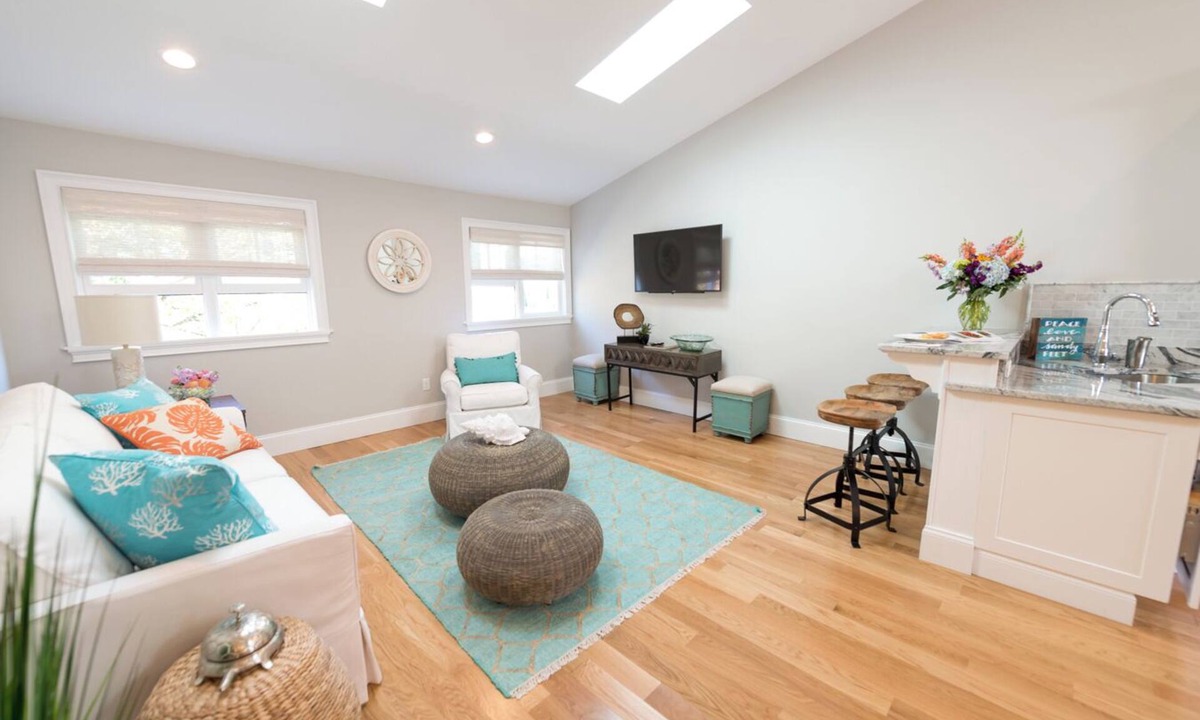Yachting Village Condo | Spacious and Updated 2 Bedroom Condo in the Heart of Newport