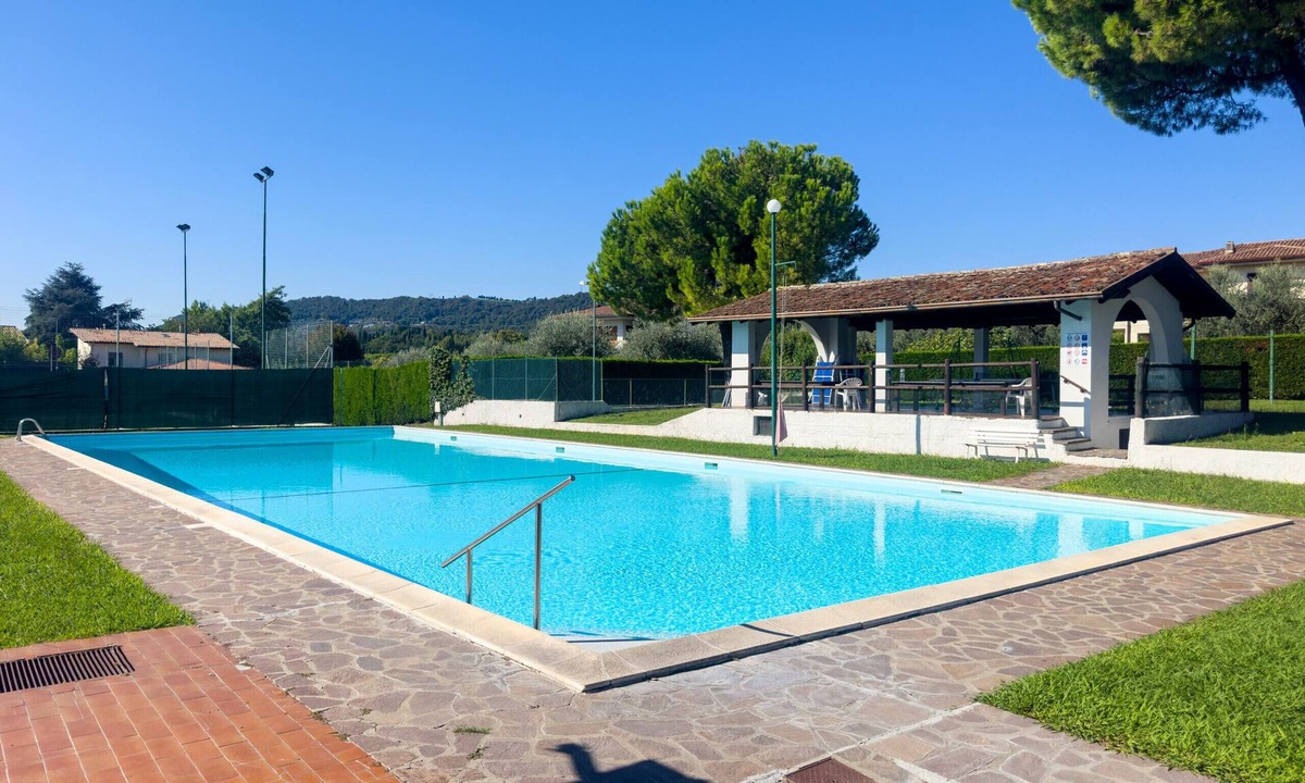 Padenghe sul Garda Apartment | Spacious apartment in a residence with swimming pool