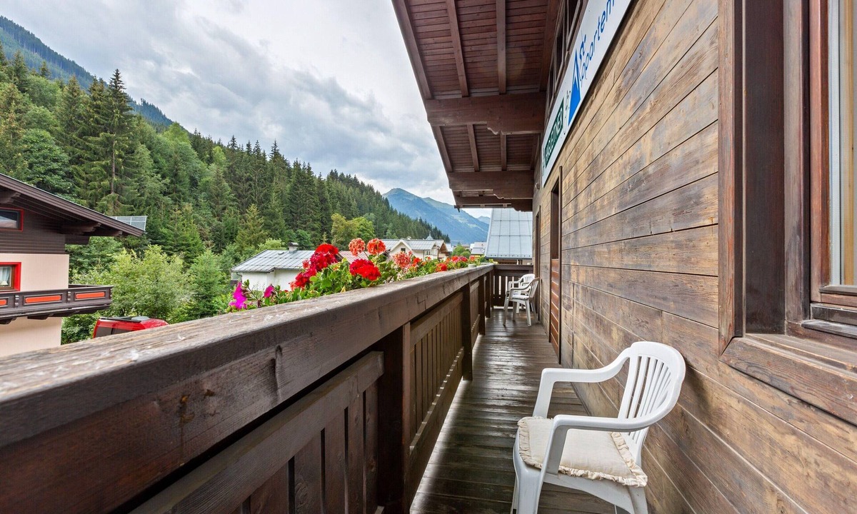 Saalbach Apartment | Spacious Apartment in Salzburg near Ski Area