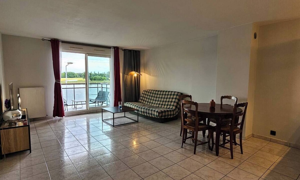 Ablon-sur-Seine Apartment | Spacious apartment. Overlooking the Seine, close to transport links.