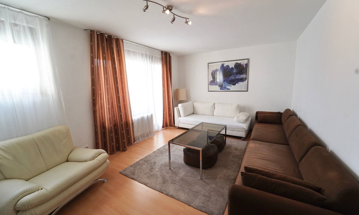 Am Pragfriedhof Apartment | Spacious apartment in the heart of Stuttgart.