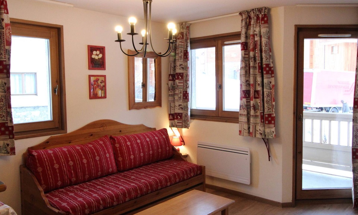 Val Cenis Apartment | Spacious apartment in Lanslevillard with balcony and parking