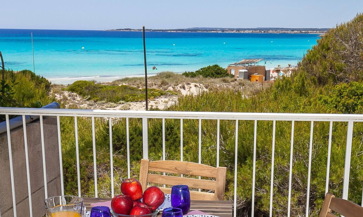 Campos Apartment | Spacious Apartment Near the Beach, Sea Views, Ideal for Families, Terrace