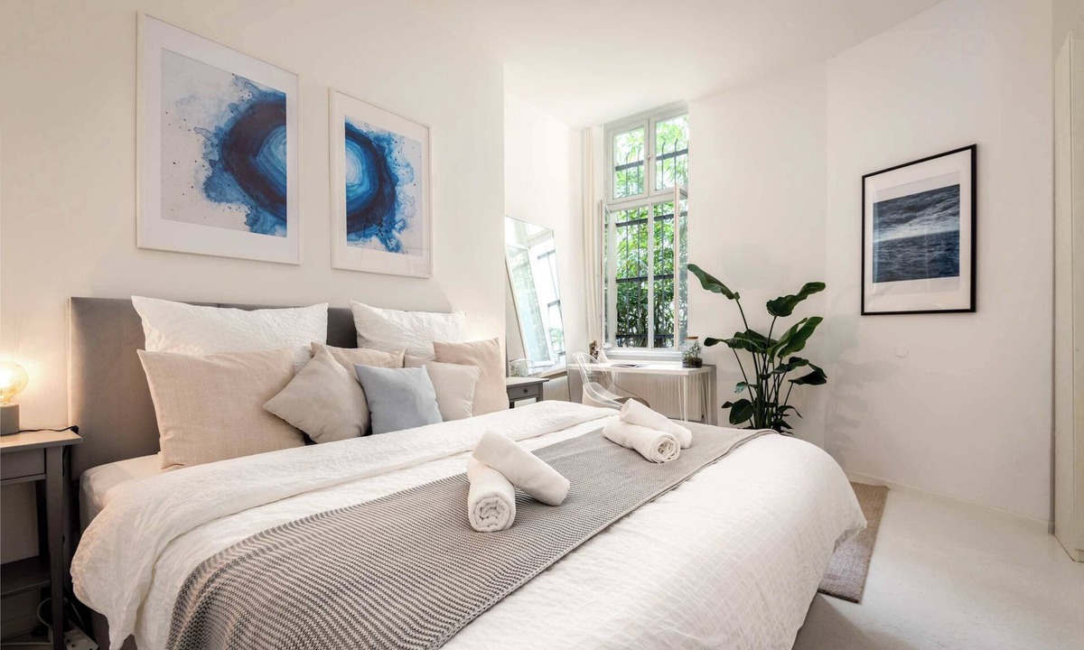 Spandau Apartment | Spacious Apartment for 7 with Private Cinema Room