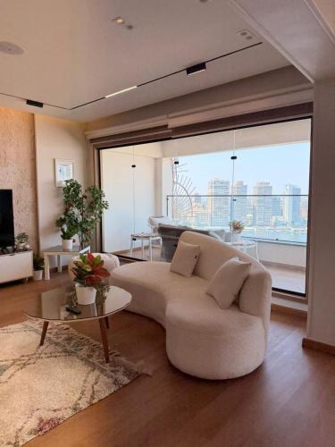 Al Manial Apartment | Spacious Apartment for big Groups with Nile View