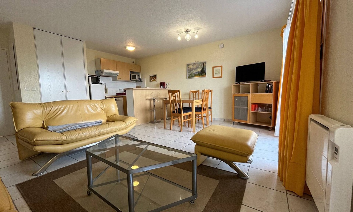 Publier Apartment | Spacious apartment for 6 in Publier with parking and balcony